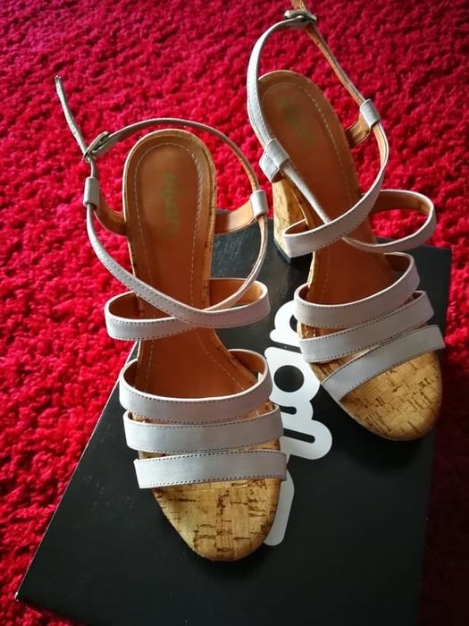 Sandálias Zilian NOVAS em caixa em Pele e Madeira nº38
