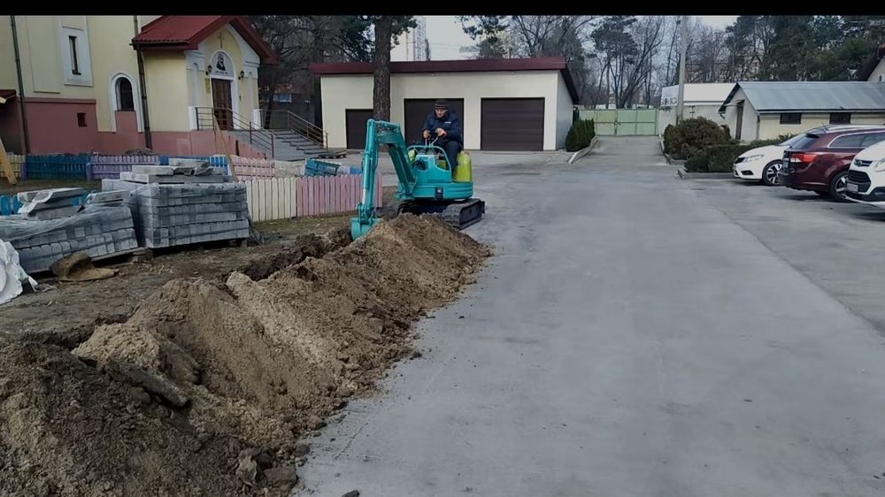 Бассейн ,Аренда мини экскаватора и мини самосвала. Оренда