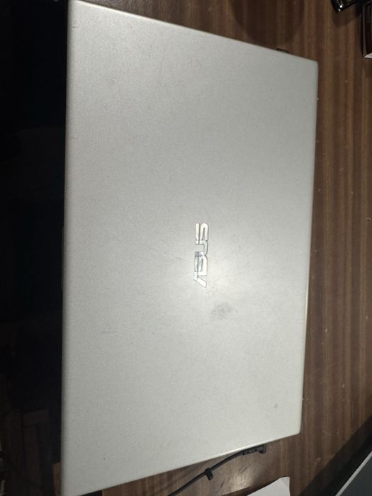 Asus vivibook 17” x712f i5