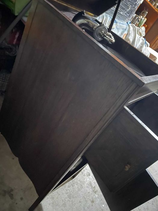 gramofone antigo com móvel funcional