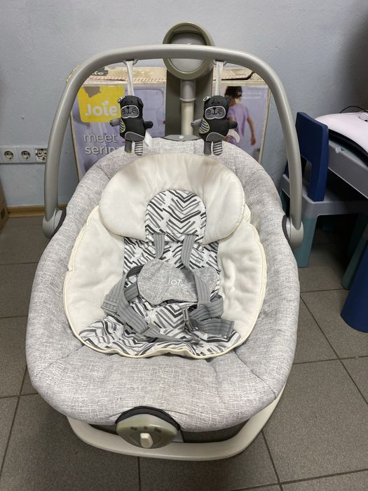 Заколисуючий центр Joie Serina 2в1 качель гойдалка