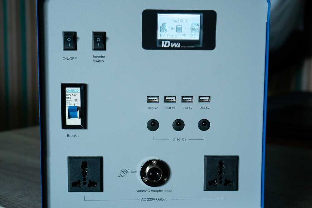 Нова зарядна станція DW 1800, 1800W / 1380Wh