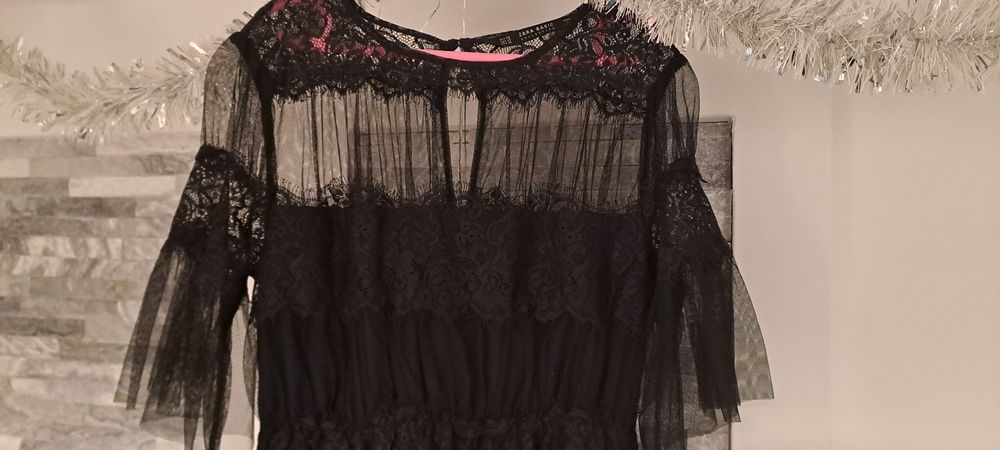 Czarna sukienka z koronki i tiulu Zara Basic