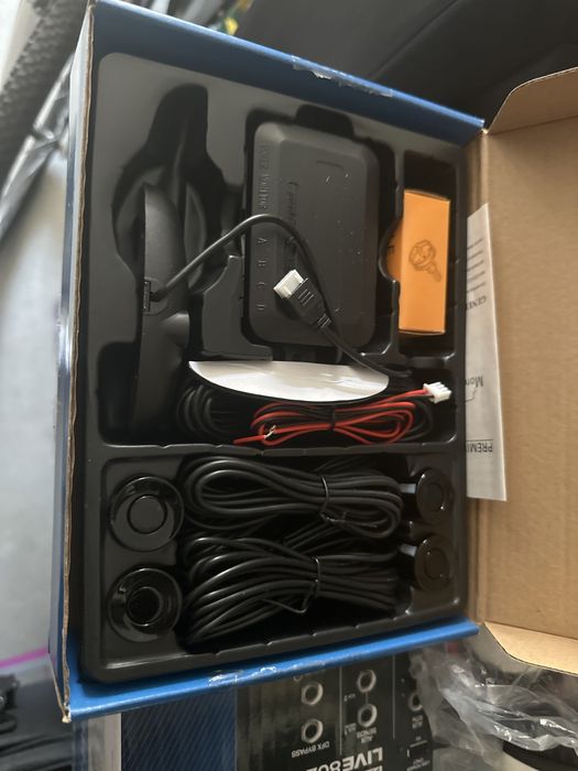 Kit de sensores de estacionamento + Espelho retrovisor LCD com câmara