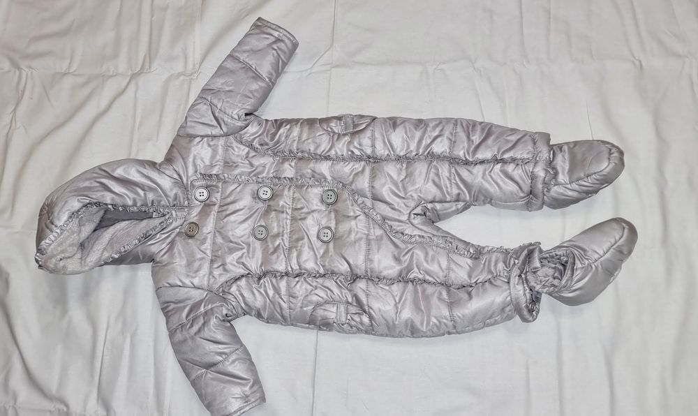 Демисезонный комбинезон для девочки