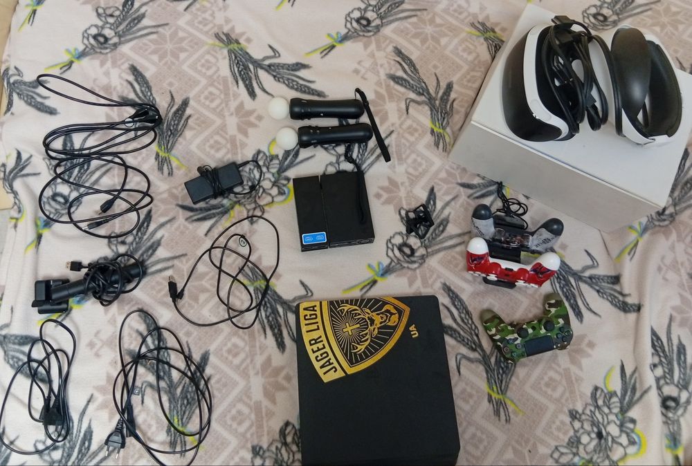 Ігровий комплект PS4 Slim 1TB + Шолом PlayStation VR + 3 геймпада (Пломби на місці)