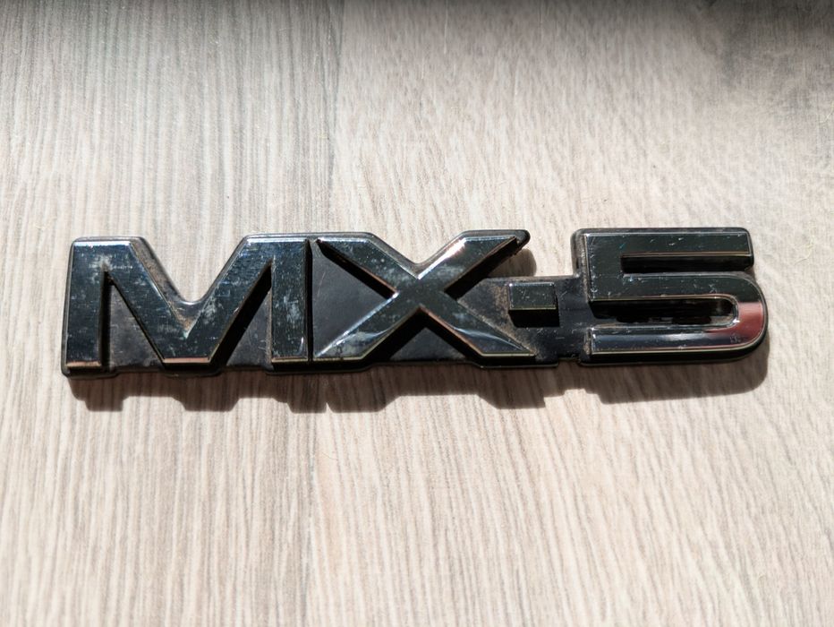Símbolo emblema logo MX5