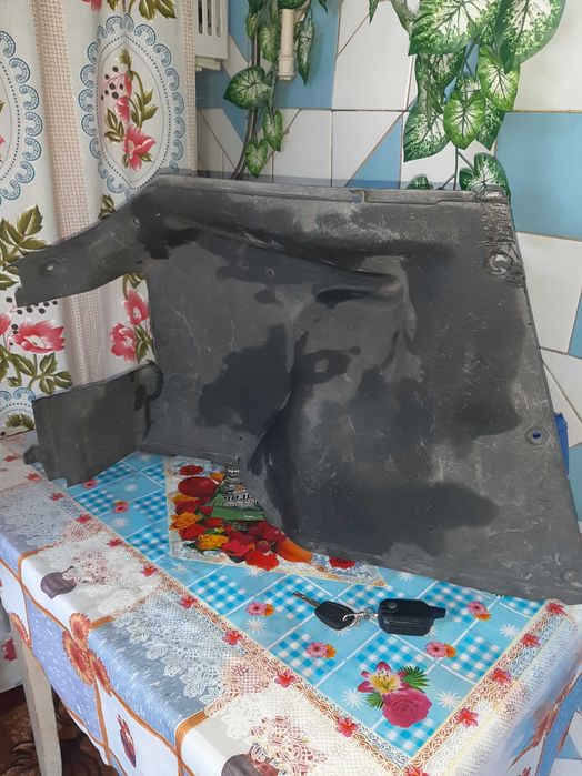 Мазда 323BF карта багажника левая Хечтбек