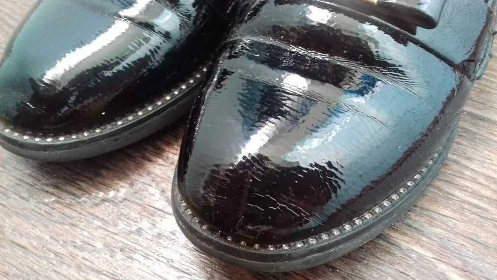 Туфлі лакові на дівчинку