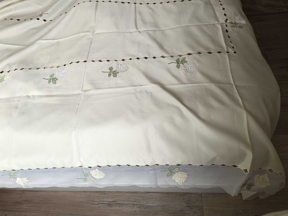 Obrus 266 cm * 170 cm + 12 serwet