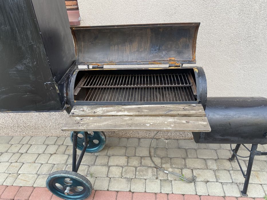 Gril z wedzarnią nowy