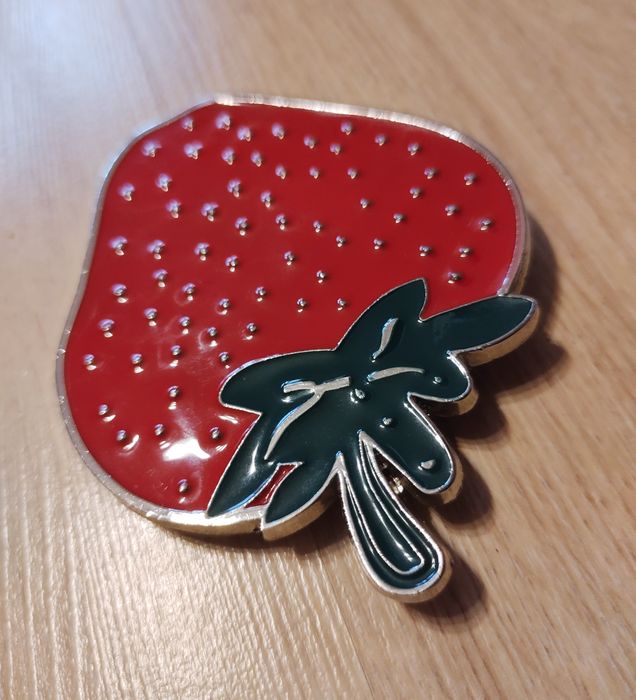 Odjazdowa klamra do paska - truskawka / na pasek o szerokości 4cm