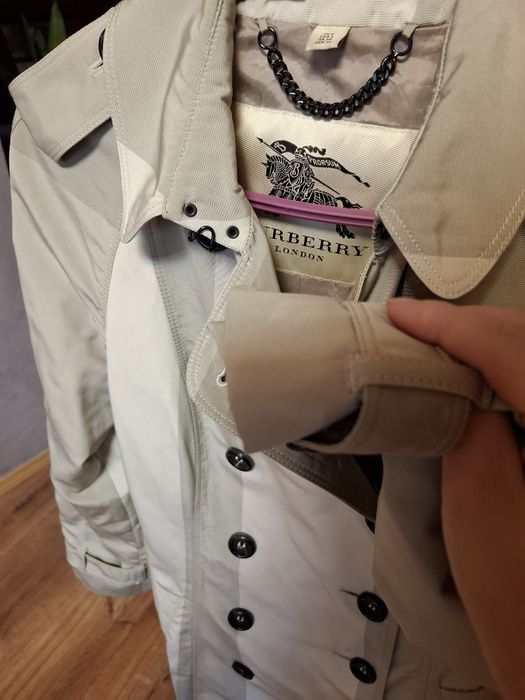 Тренч, плащ.        .