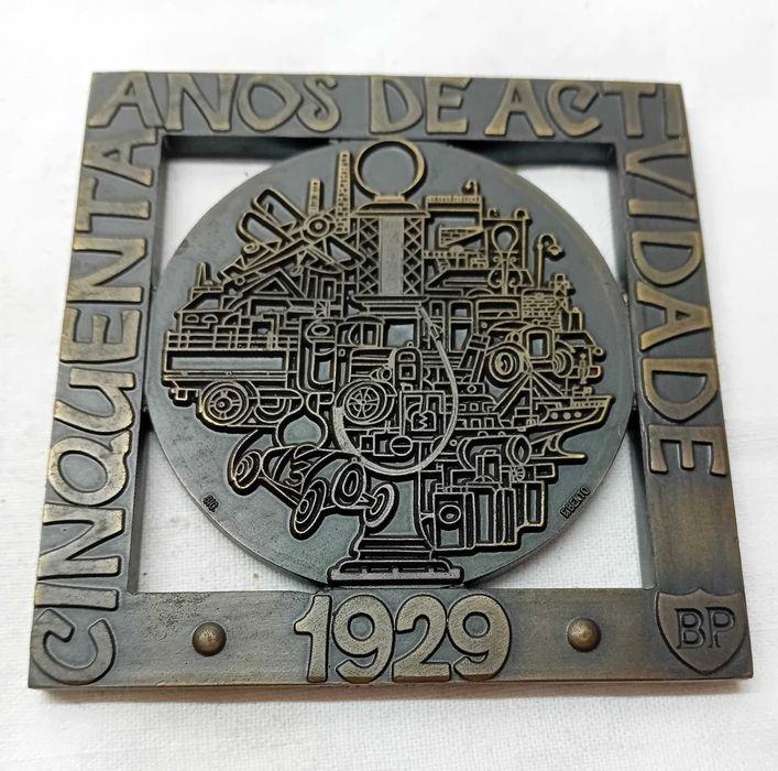 Várias medalhas comemorativas da empresa BP