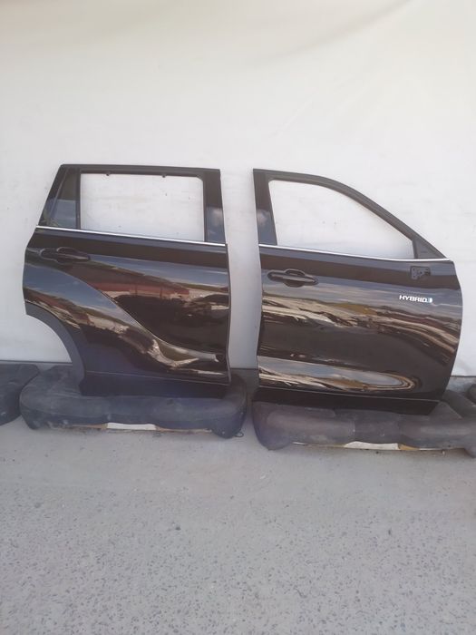 Двері права сторона на Toyota Highlander Хайлендер 20-24 року
