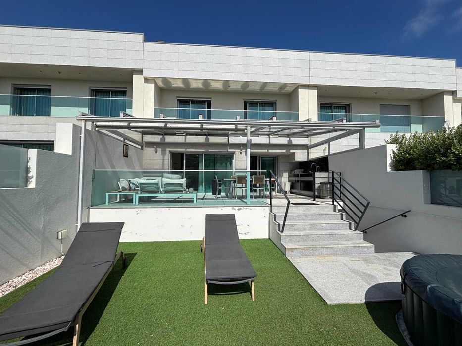 EXCLUSIVA MORADIA T4 COM VISTA MAR