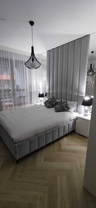 Łóżko tapicerowane box panele na wymiar łóże projekt półwałki welur