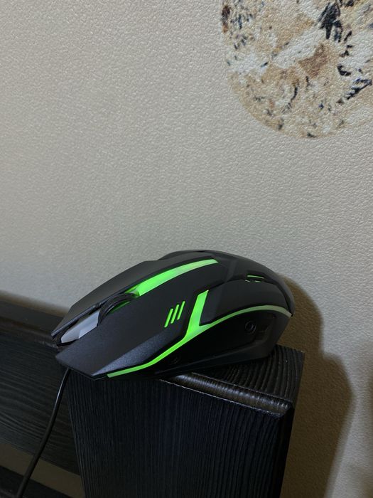 Компʼютерна ігрова миша з підсвічуванням