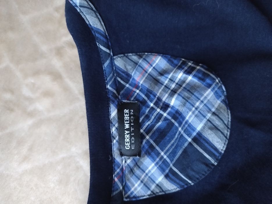 Granatowy sweter narzutka