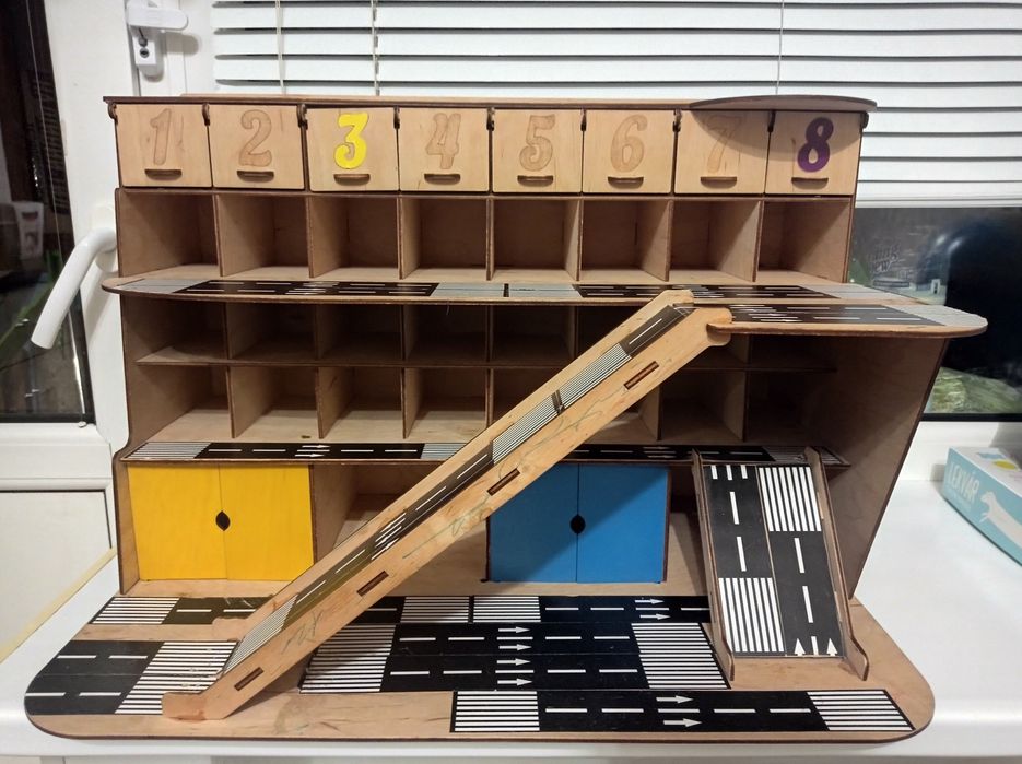 Продам дитячу парковку