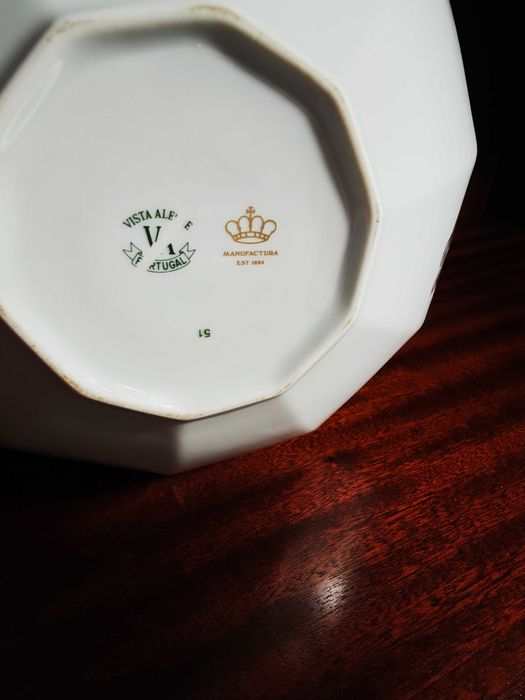 Bonita taça em porcelana da Vista Alegre, coleção Samatra