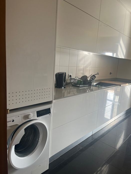 Para arrendar de quarto em rua Padre António Vieira, 111