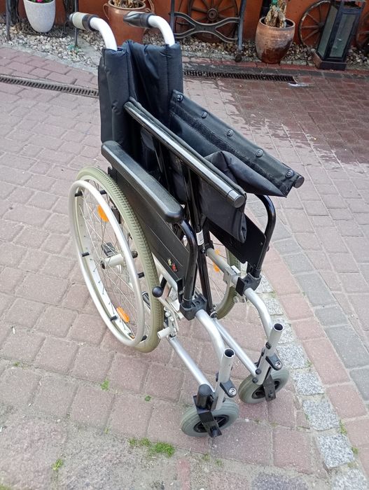 Wózek inwalidzki wzmocniony