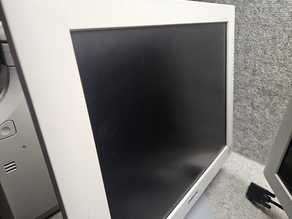 Monitor LCD SONY SDM-S71  używany sprawny 17' 17cali