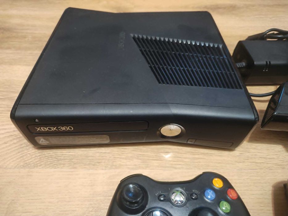 Xbox 360 250GB + Kinect + 2 pady + 14 gier