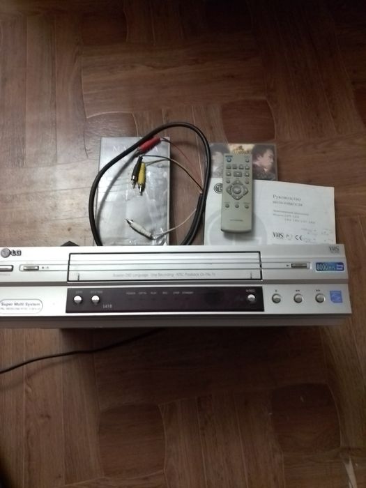 Записывающий видеоплеер LG модель L418+кассеты 14 штук