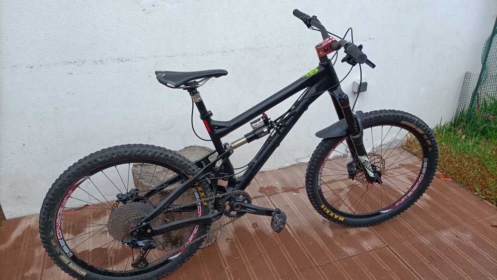 Bicicleta Banshee Rune V2