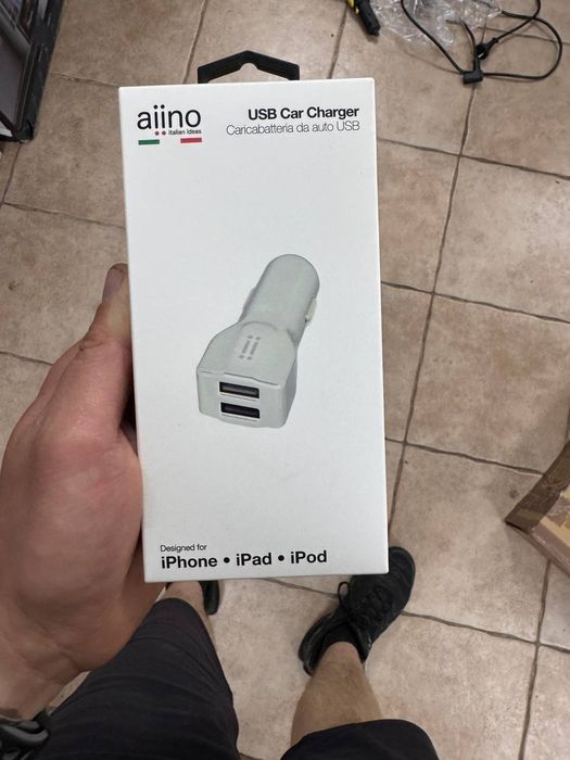 Автомобільний зарядний пристрій Aiino.