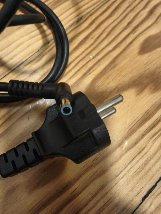 Carregador portátil marca HP 45W