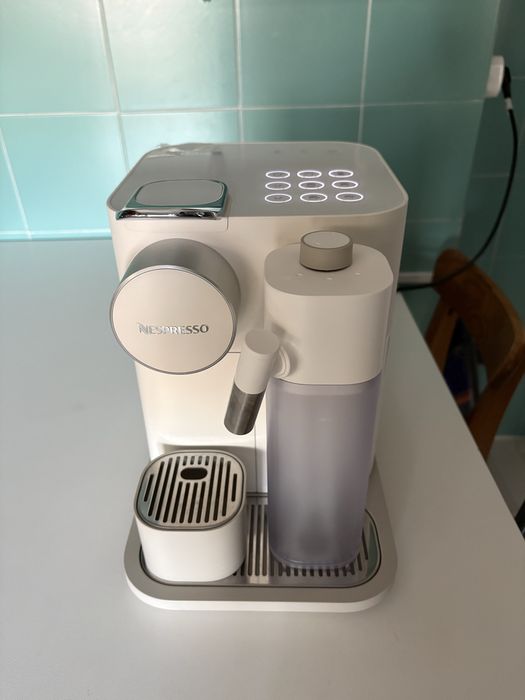 Máquina Nespresso Lattissima