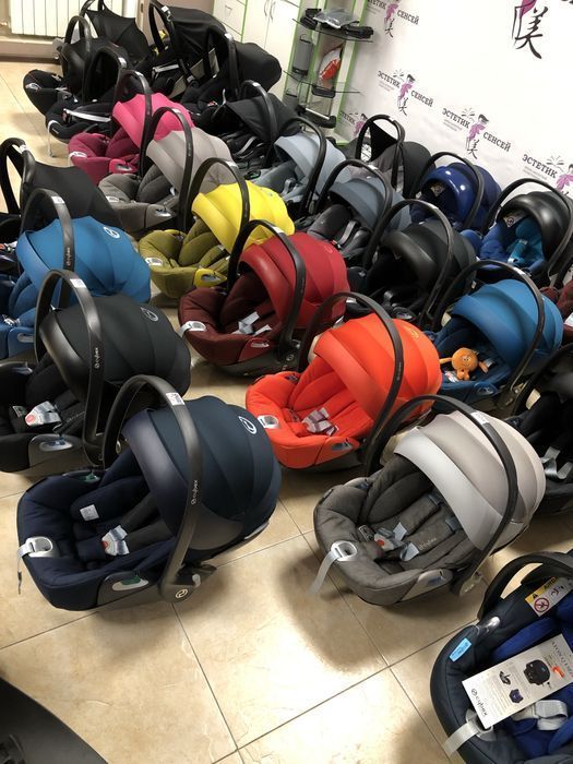 Автокрісла Шоурум Cybex Britax Romer Maxi Cosi Recaro Evenflo