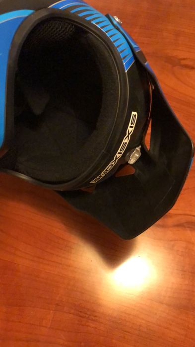 Capacete de Mota Sixsixone