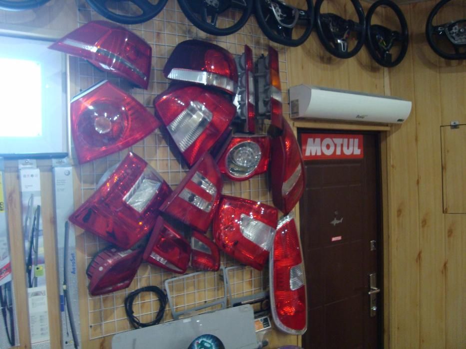 Задний фонарь фара капот Шкода Румстер Рапид Фабия Октавия Запчасти