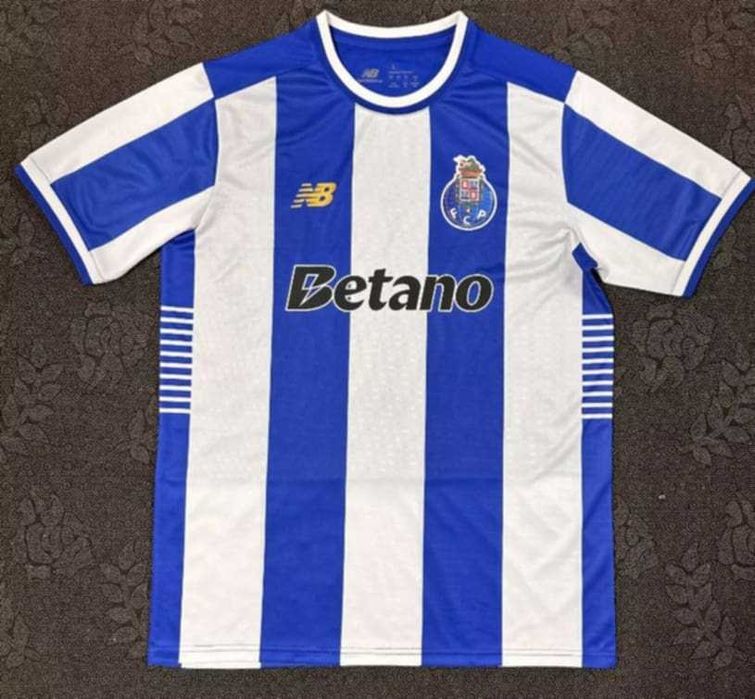 Camisolas e calção dos clubes grandes