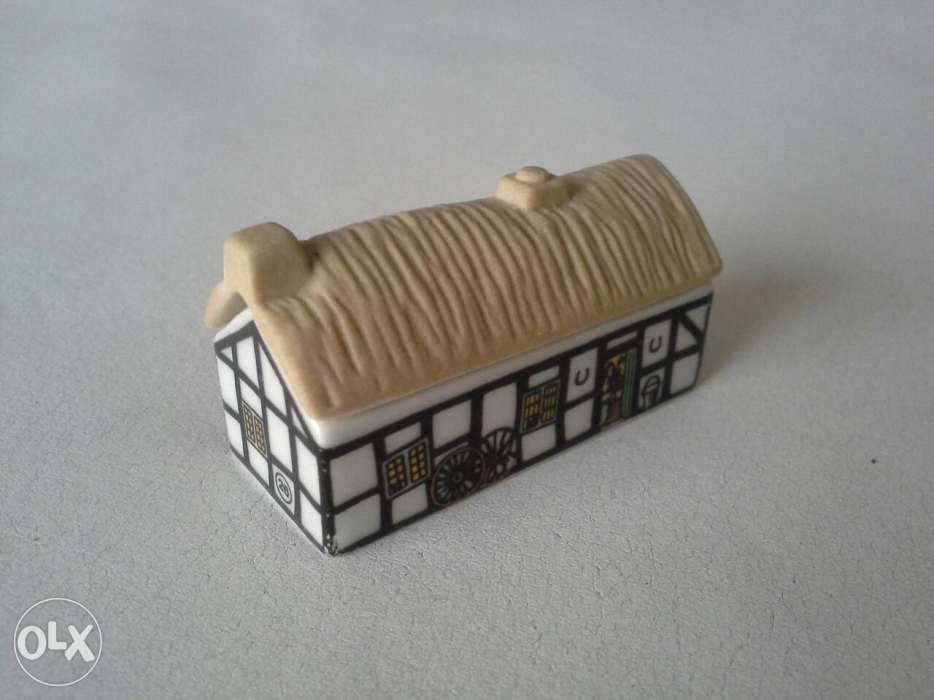 Várias miniaturas em porcelana inglesa