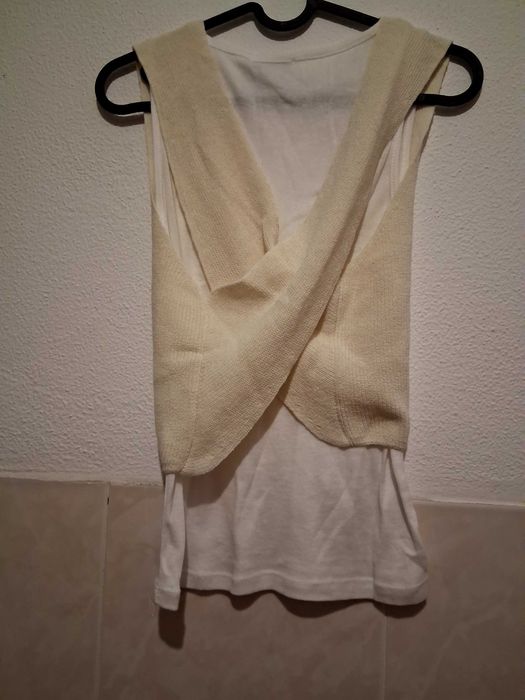 Calça e blusa Zara.