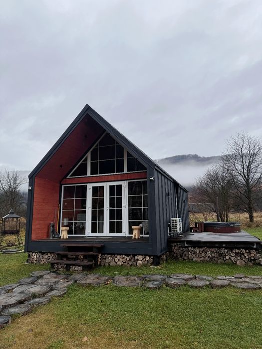 Задється будинок в Рибник