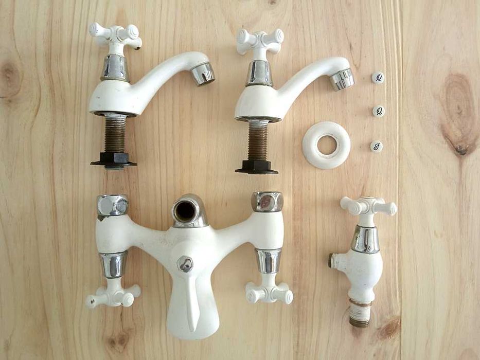 Conjunto De Torneiras De WC