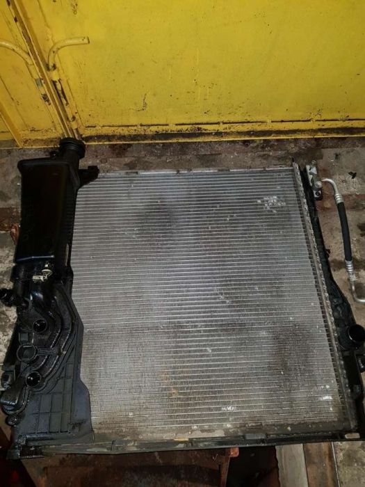 Радіатор БМВ Е53 Е60 Е61 Е65 Е70 Е90 Е92 Ф01 Ф02 Ф10 Ф30