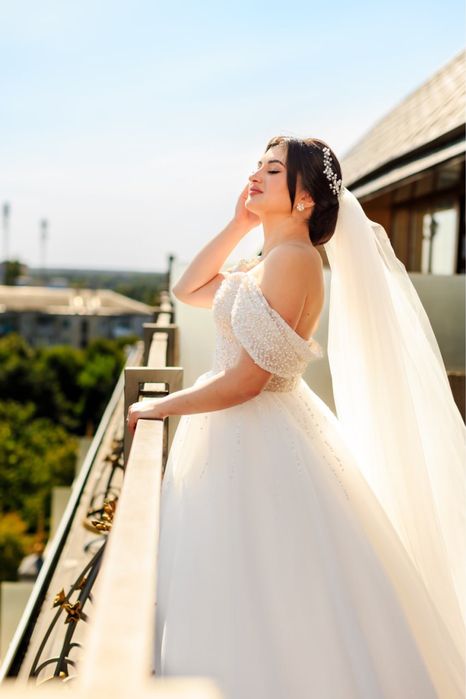 Продаю весільну сукню