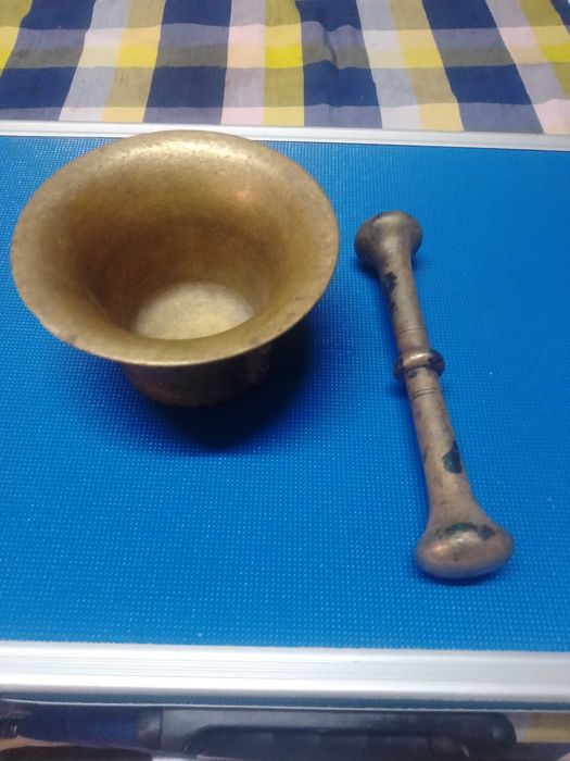 Almofariz em bronze com pilão antigo