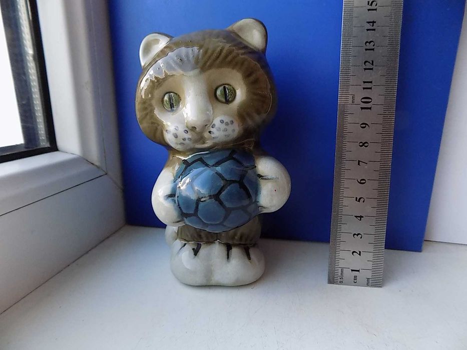 Статуэтка Котенок с мячом керамика ЛКСФ