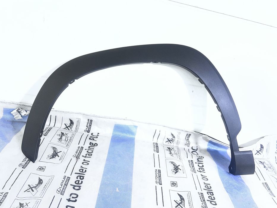 Toyota corolla cross листва молдинг 7560216010 7560116010  7560516010