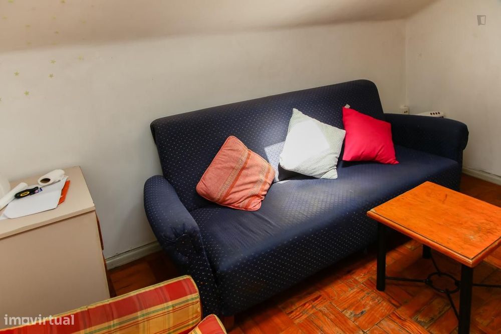 Quarto - localizado em Montes Claros Coimbra