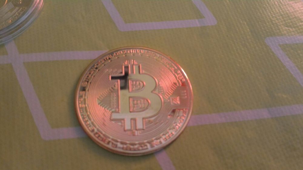 Moeda Bitcoin de cor Dourada