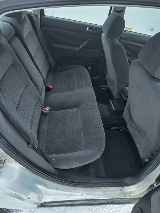 Volkswagen Passat B5 1997 rok 1.6 benzyna 102 KM